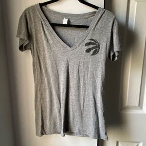 Toronto Raptors Heather V neck short sleeve tee M